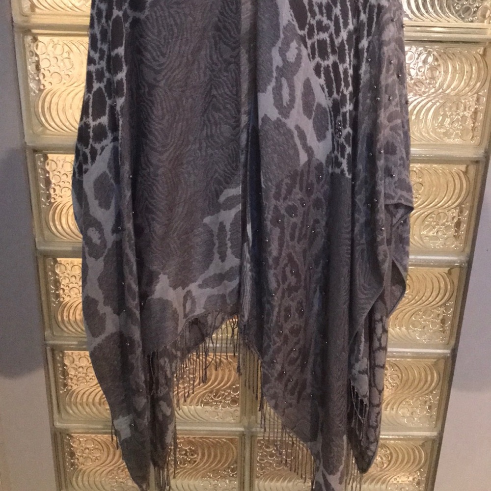 Poncho - Picture 2 of 2